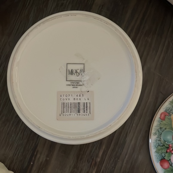 Vintage Mikasa Christmas dish - Picture 3 of 3